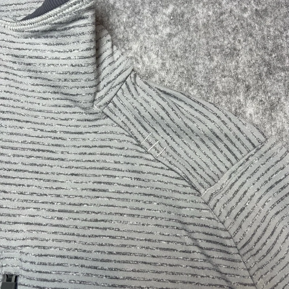 Lululemon Pullover Mens L Gray Half Zip  Performance Thumb Hole Chest Pocket